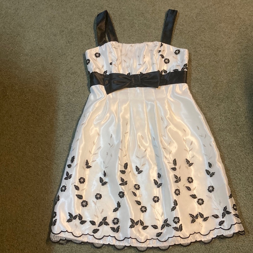 GUNNE SAX SIZE 5 Dress. Beautifully Patterned & Like New